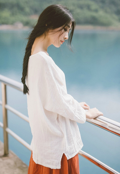 “智能引擎：科技革新引领新速度”，智能科技引领世界下联